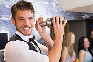 omgive Frigøre Udover Lej mobil cocktailbar og fantastisk bartender til din næste event